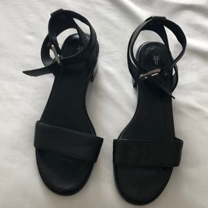 Frye black leather sandals in awesome condition!